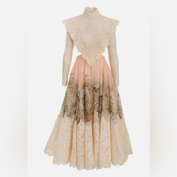 🌸AVAILABLE FOR HIRE🌸 Runway Luminosity Lyrical Corded Lace Gown - Picture 4 of 16